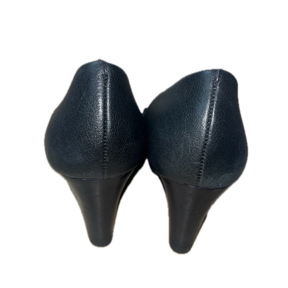 Tory Burch Women's Mini Miller Black Wedge Leather Logo Pump, Size 10M - Picture 6 of 12